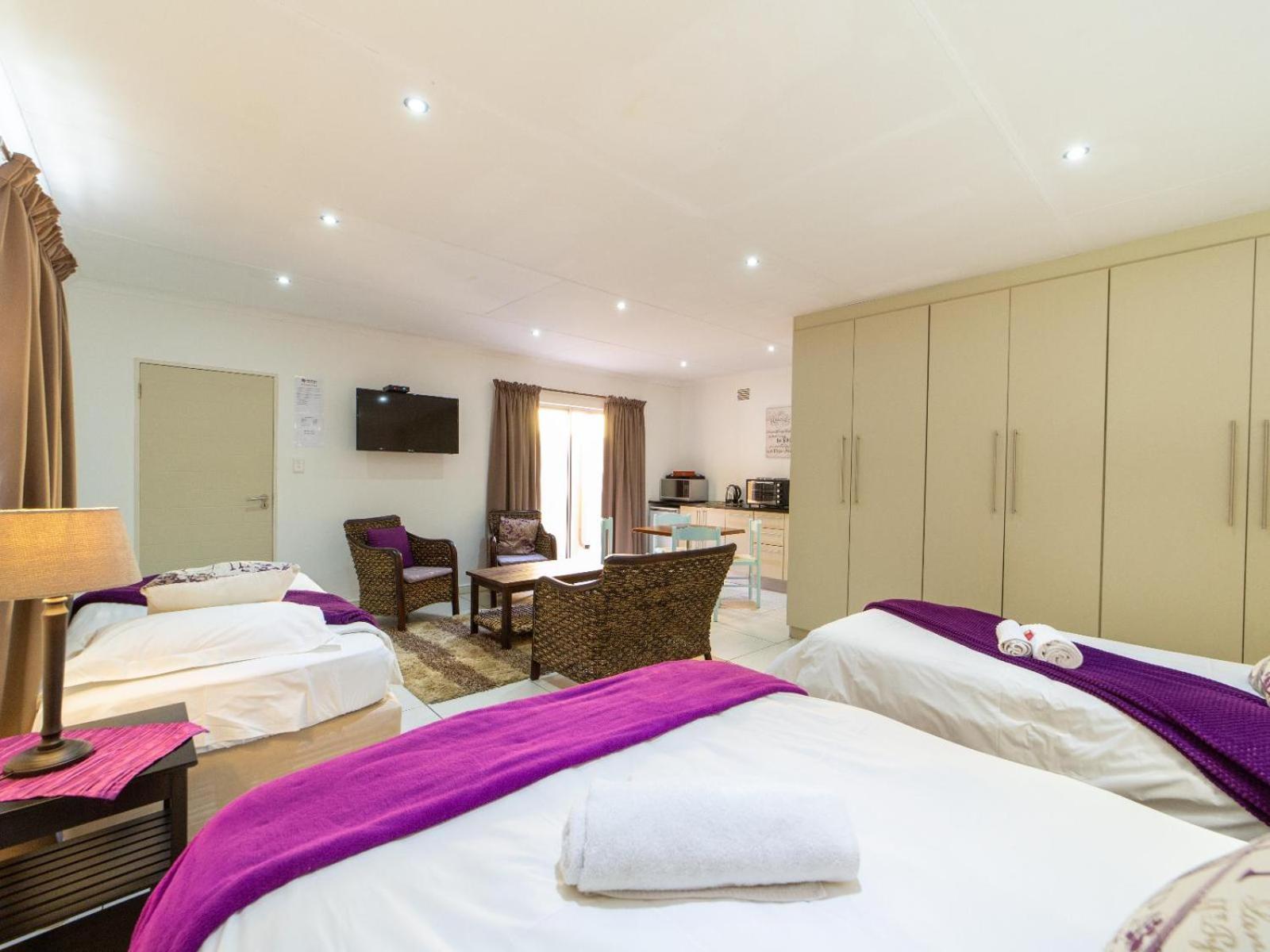 Sunriver Kalahari Lodge Riverside Stay In Upington Bilik gambar